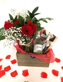 Valentine's Fizz and Flowers gift set