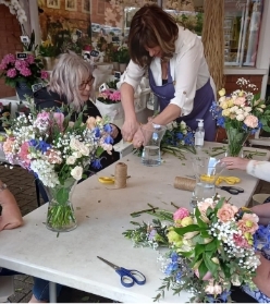 Spring hand tied bouquet workshop Saturday 20th April