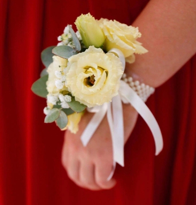 Mixed ivory corsage