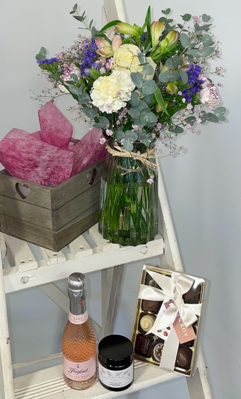 Fizz and flowers gift set