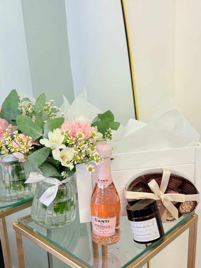 Fizz and flowers gift set