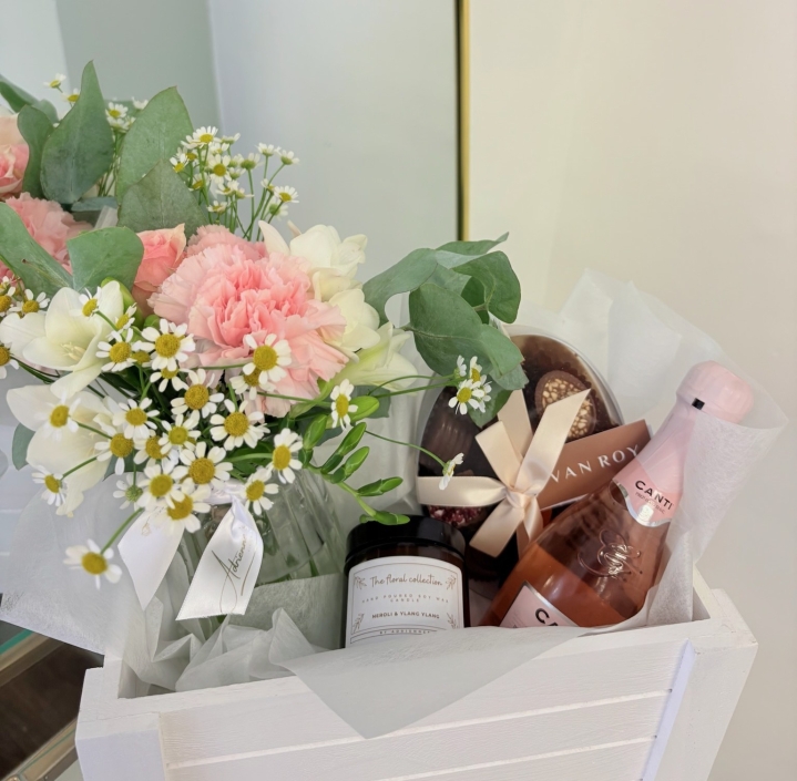 Fizz and flowers gift set