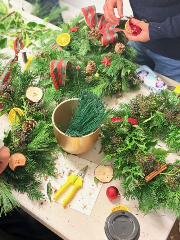 Christmas Wreath Workshop Saturday 5th December 1:00 to 3:00 pm At The Ship Inn